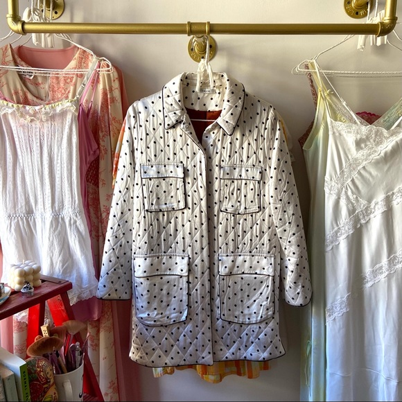 SATIN QUILTED B&W POLKA DOT THROW by Ganni 🦢 - Picture 5 of 6